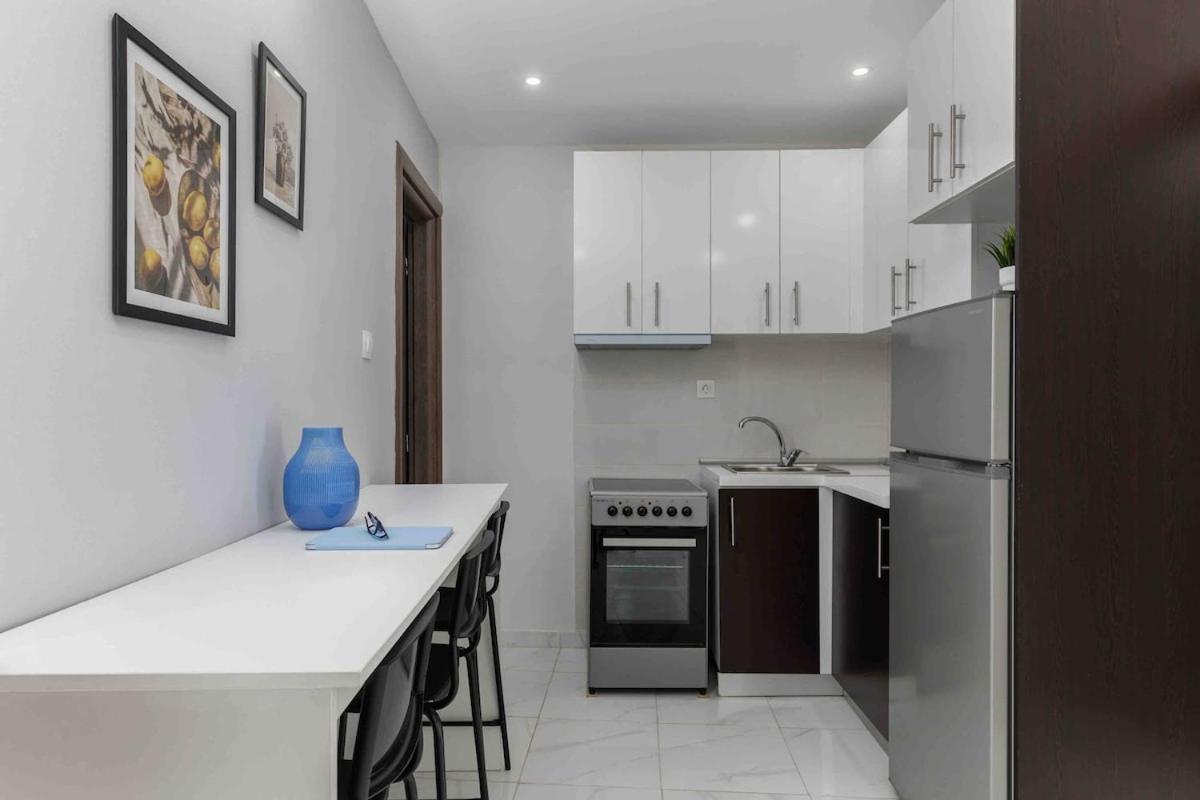 Stylish Apartment In City Center Tesalonika Bagian luar foto