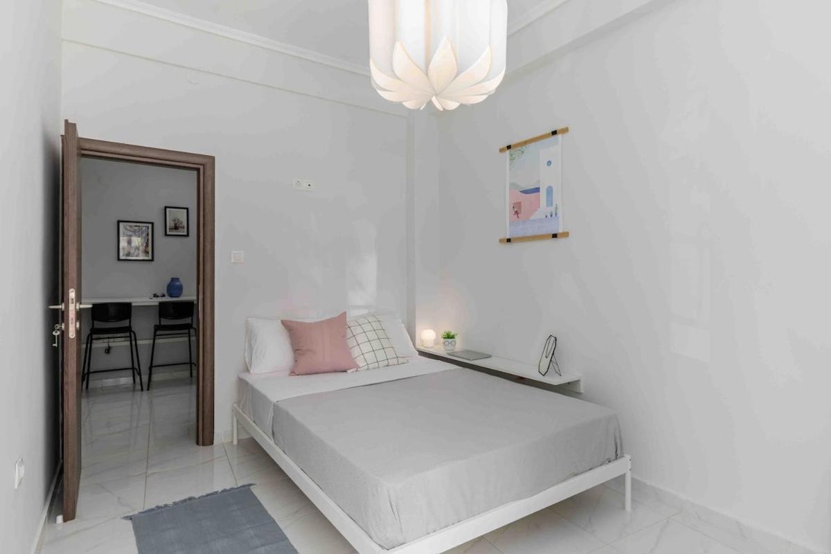 Stylish Apartment In City Center Tesalonika Bagian luar foto