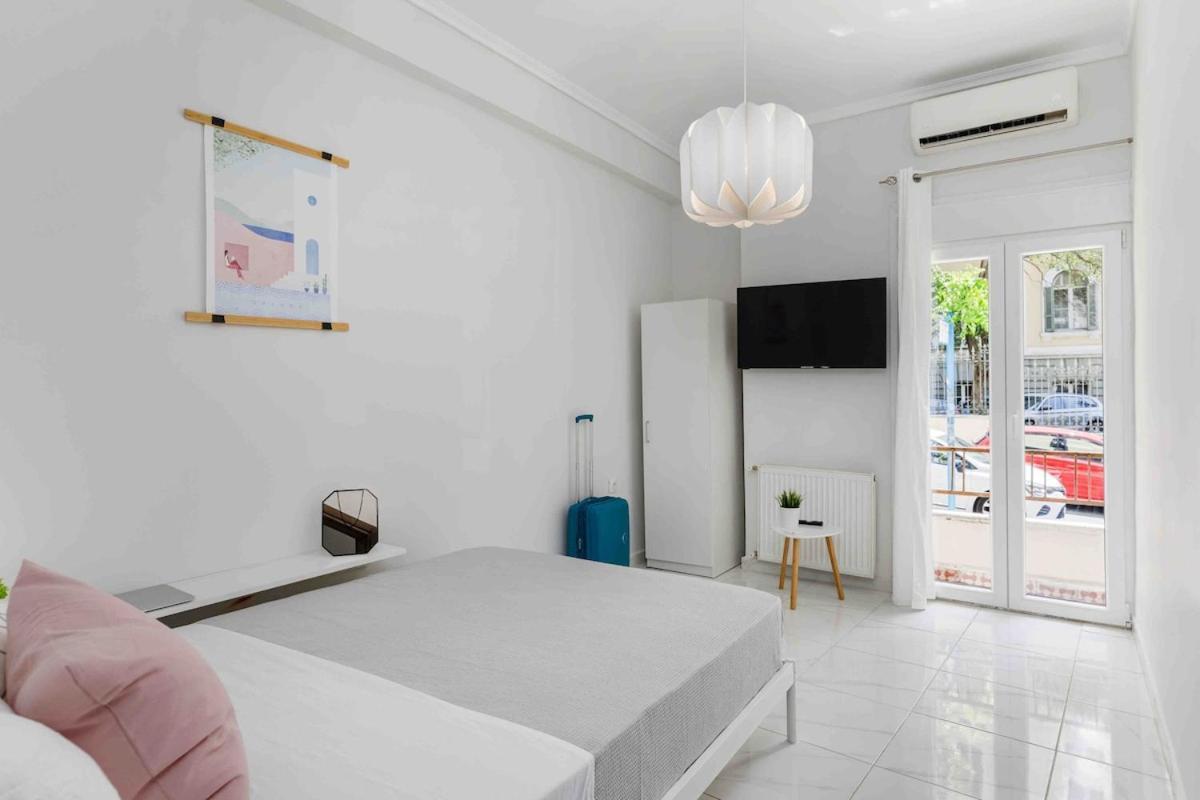 Stylish Apartment In City Center Tesalonika Bagian luar foto