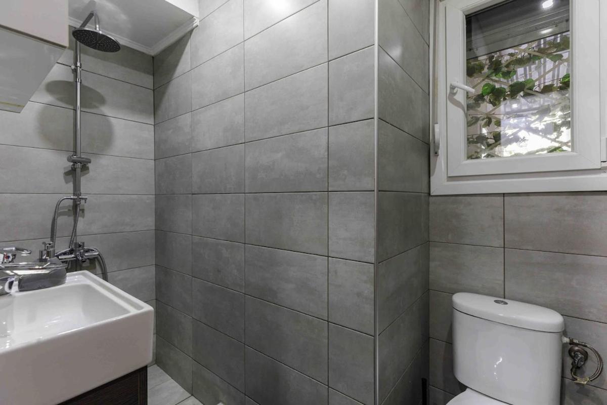 Stylish Apartment In City Center Tesalonika Bagian luar foto