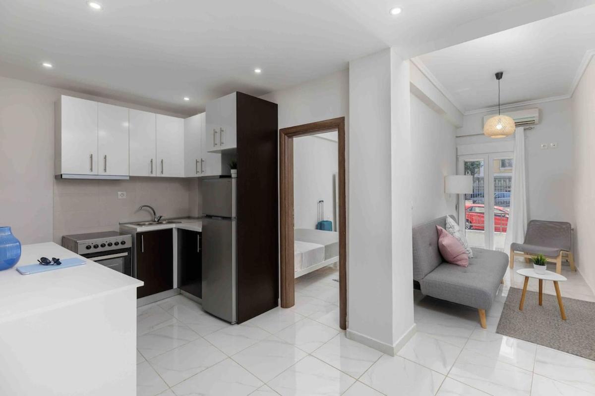 Stylish Apartment In City Center Tesalonika Bagian luar foto