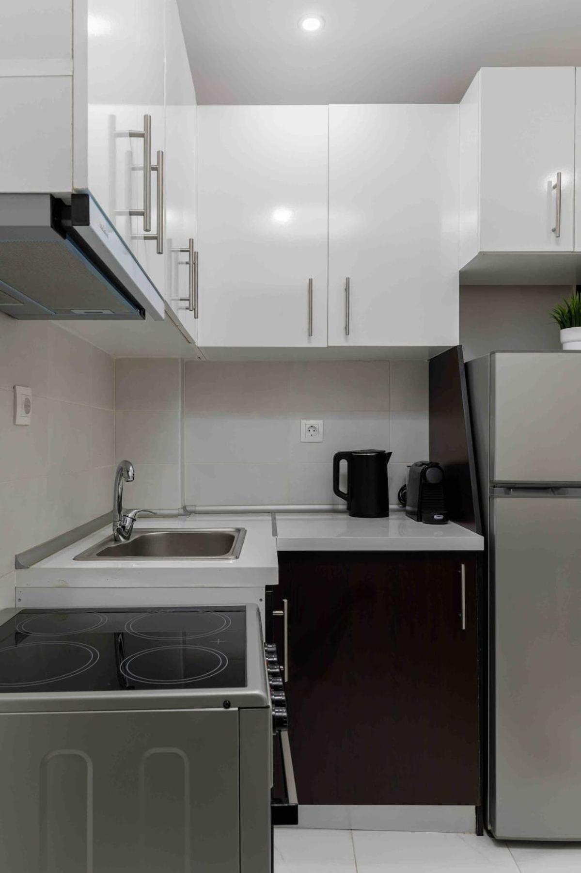 Stylish Apartment In City Center Tesalonika Bagian luar foto
